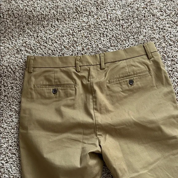 ❤️NWOT Old Navy Ultimate Skinny Khaki Pants (size 34 X 32) - Picture 7 of 9